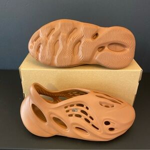 Adidas Yeezy Foam RNNR Runner Clay Red HP5335 Size 10 Brand New DS